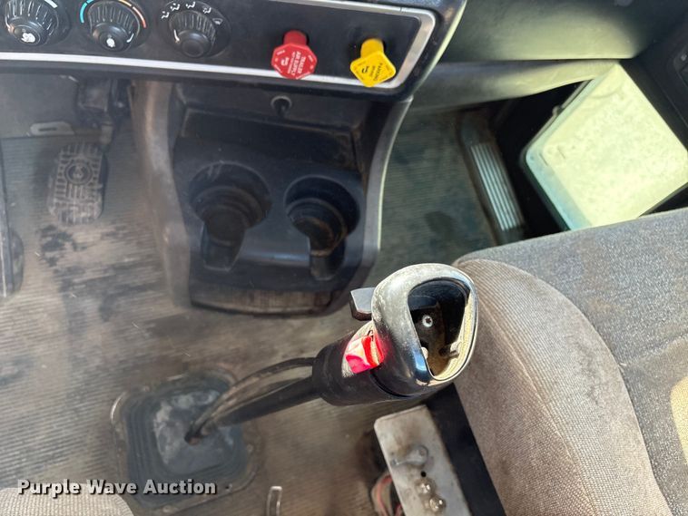 image for item FI0031 2009 Kenworth W900 semi truck