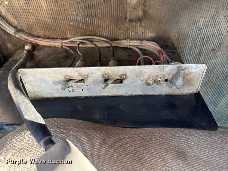 image for item FI0031 2009 Kenworth W900 semi truck