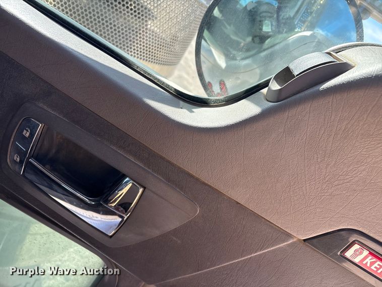 image for item FI0031 2009 Kenworth W900 semi truck