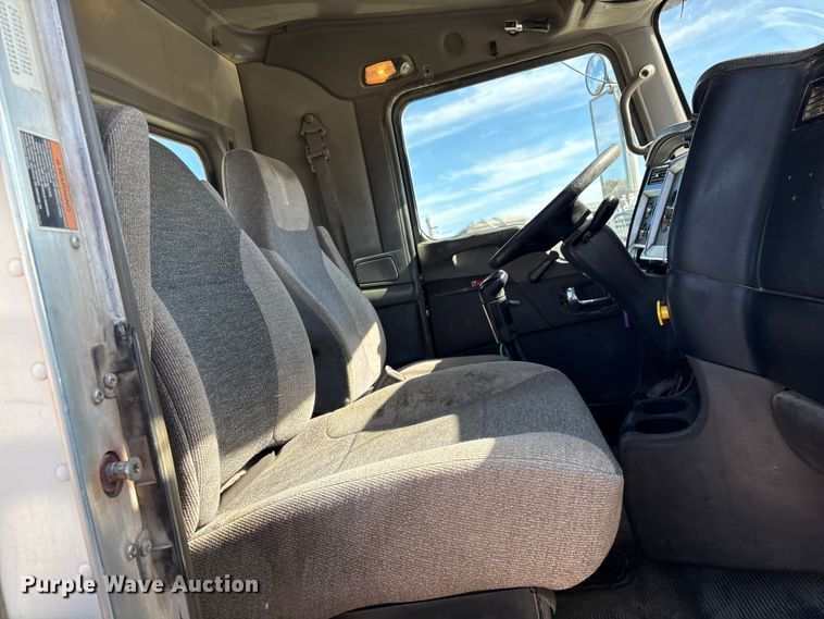 image for item FI0031 2009 Kenworth W900 semi truck