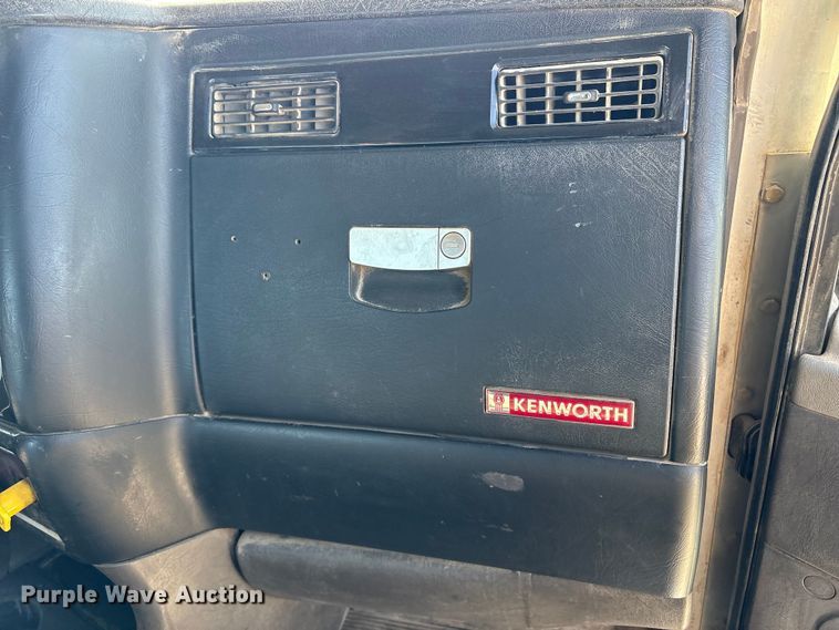 image for item FI0031 2009 Kenworth W900 semi truck