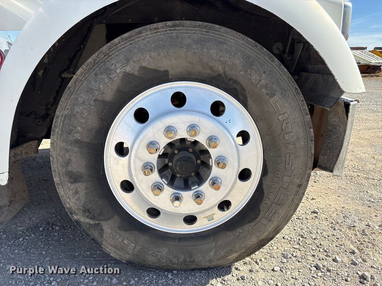 image for item FI0031 2009 Kenworth W900 semi truck