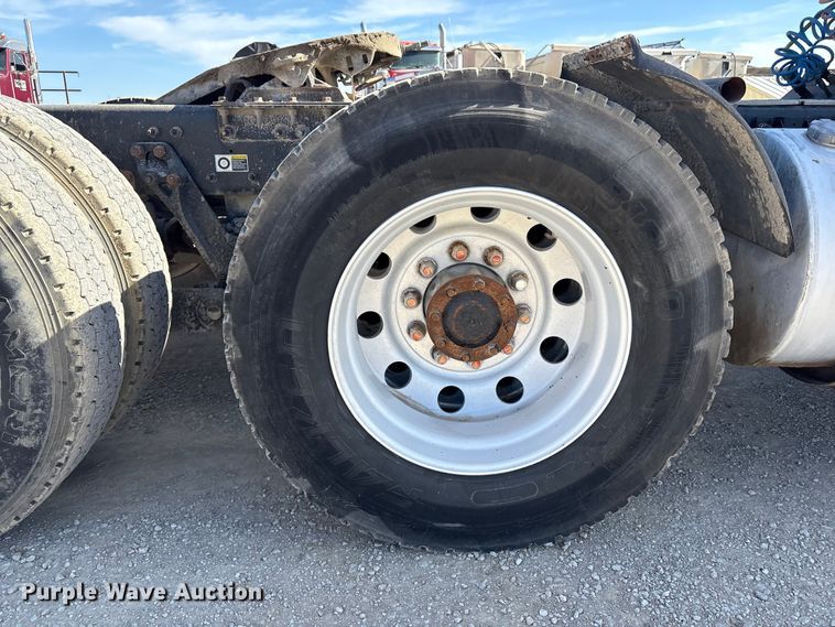 image for item FI0031 2009 Kenworth W900 semi truck