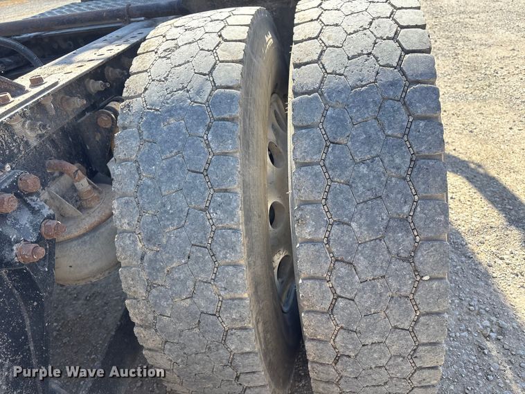 image for item FI0031 2009 Kenworth W900 semi truck