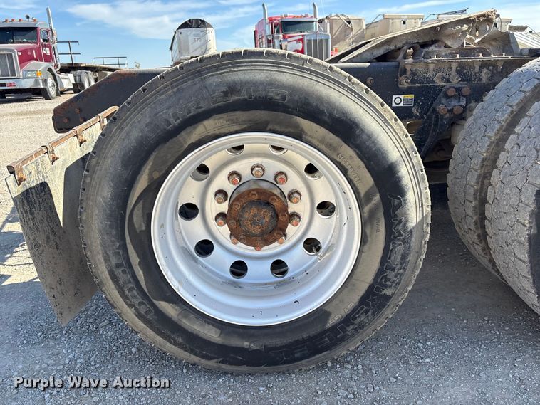 image for item FI0031 2009 Kenworth W900 semi truck