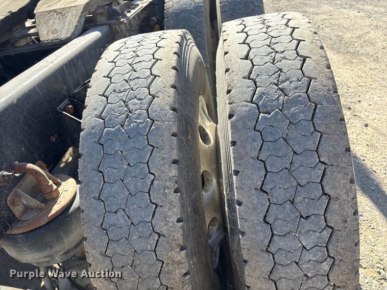 image for item FI0031 2009 Kenworth W900 semi truck