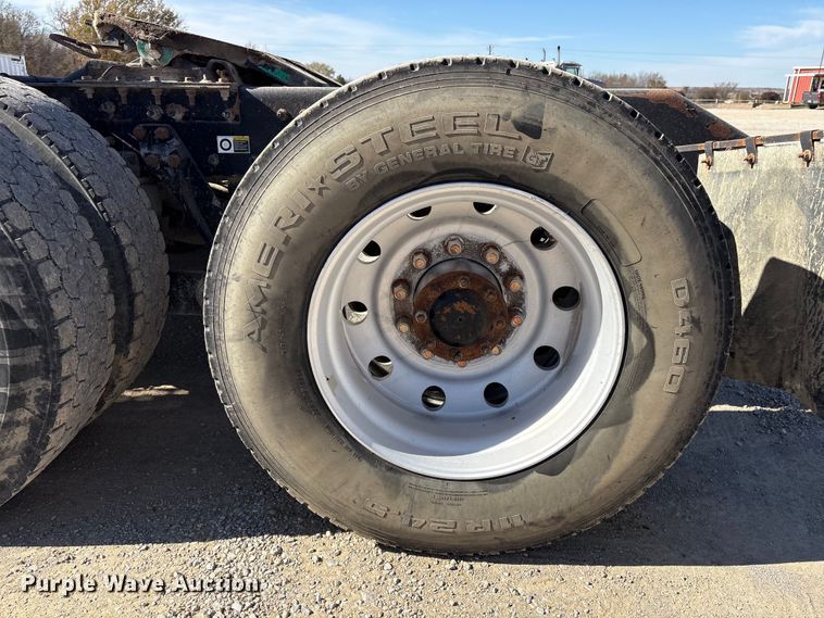 image for item FI0031 2009 Kenworth W900 semi truck