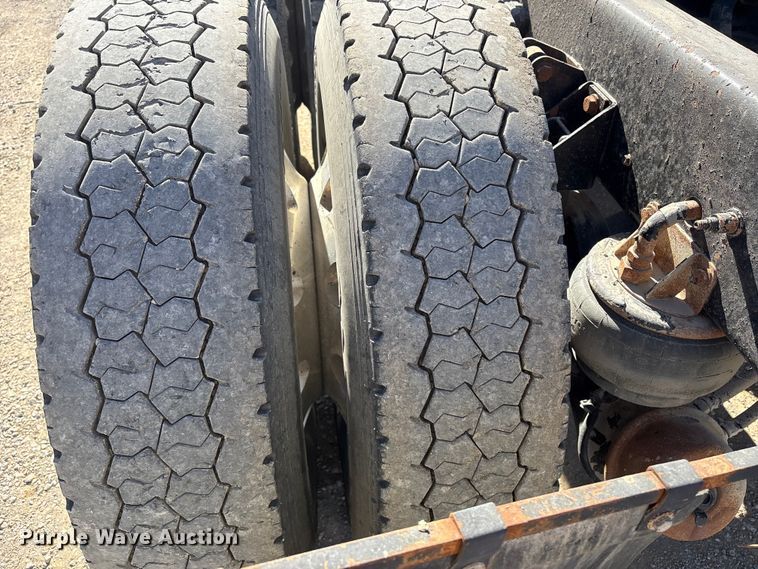 image for item FI0031 2009 Kenworth W900 semi truck