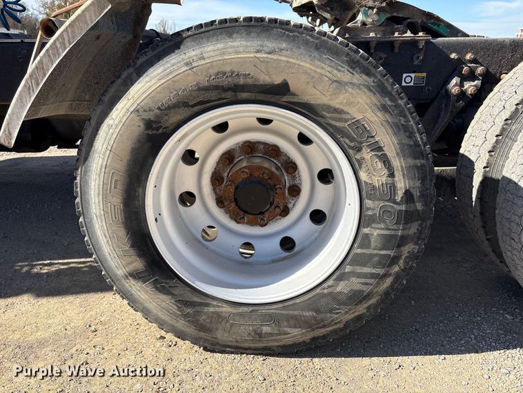 image for item FI0031 2009 Kenworth W900 semi truck