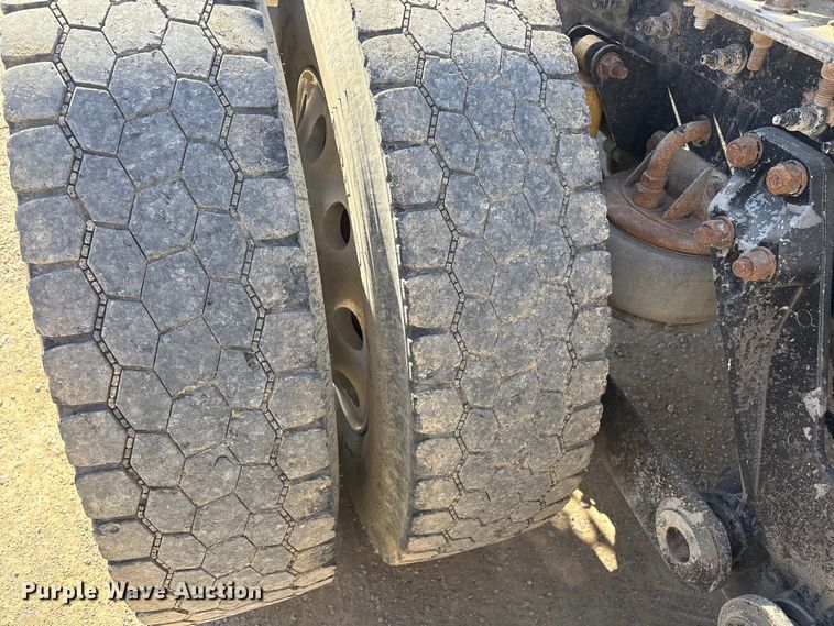 image for item FI0031 2009 Kenworth W900 semi truck