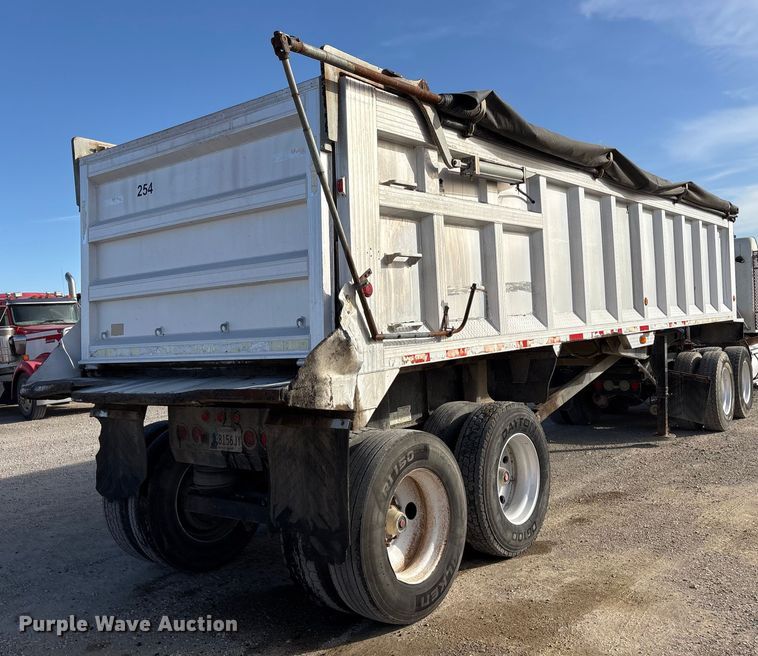 image for item FI0032 2004 Trail King Ind., Inc. TI-Brook Afrmo 30 end dump trailer