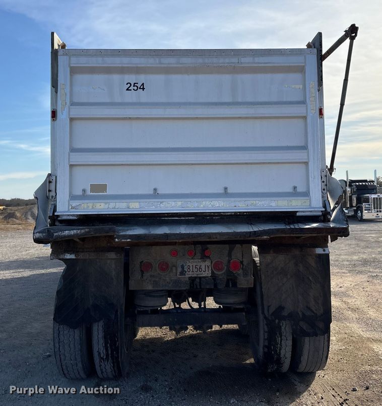image for item FI0032 2004 Trail King Ind., Inc. TI-Brook Afrmo 30 end dump trailer