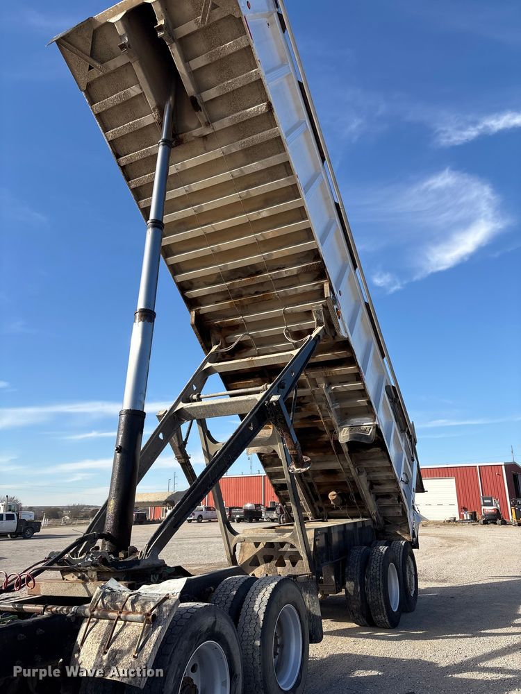 image for item FI0032 2004 Trail King Ind., Inc. TI-Brook Afrmo 30 end dump trailer