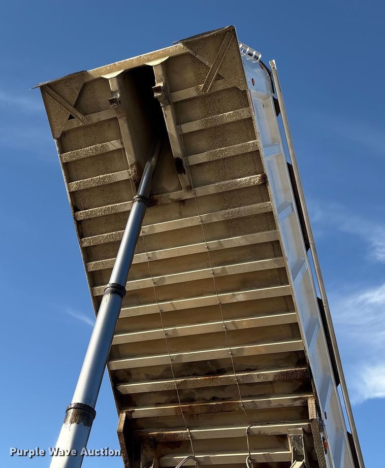 image for item FI0032 2004 Trail King Ind., Inc. TI-Brook Afrmo 30 end dump trailer