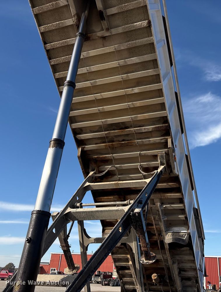 image for item FI0032 2004 Trail King Ind., Inc. TI-Brook Afrmo 30 end dump trailer