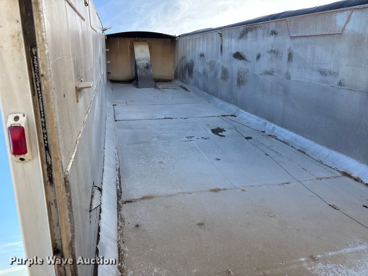 image for item FI0032 2004 Trail King Ind., Inc. TI-Brook Afrmo 30 end dump trailer