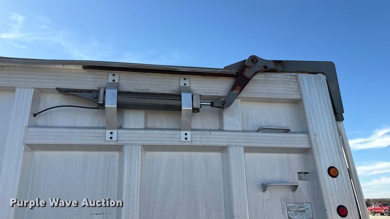 image for item FI0033 2004 Trail King Ind., Inc TI-Brook Afrmo 30 end dump trailer