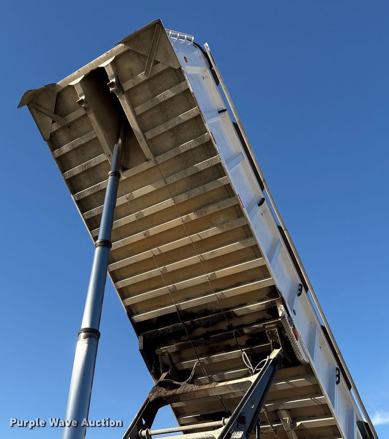 image for item FI0033 2004 Trail King Ind., Inc TI-Brook Afrmo 30 end dump trailer