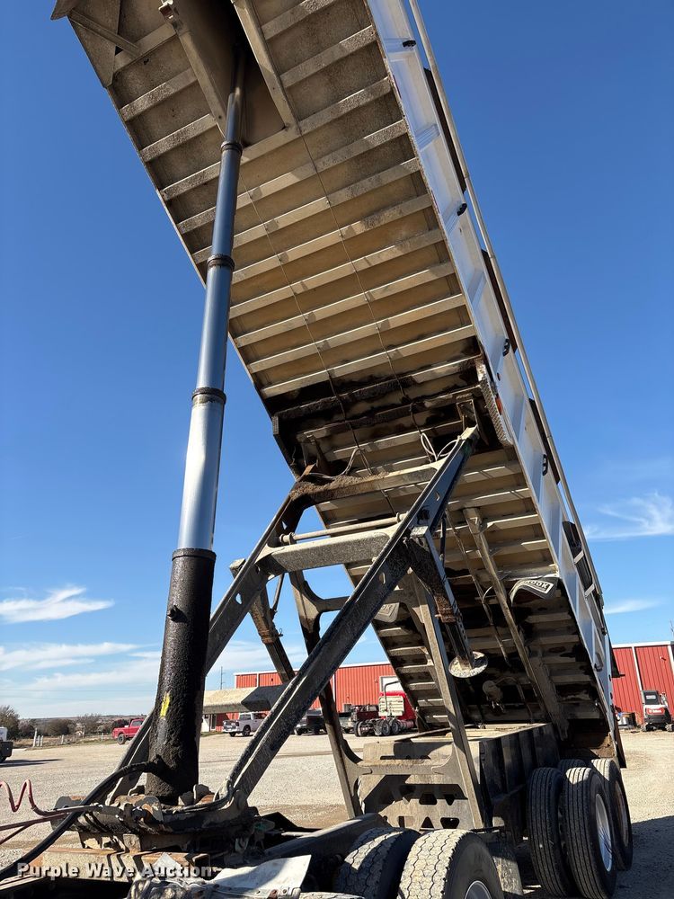 image for item FI0033 2004 Trail King Ind., Inc TI-Brook Afrmo 30 end dump trailer