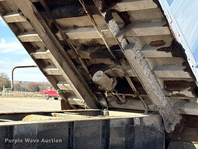 image for item FI0033 2004 Trail King Ind., Inc TI-Brook Afrmo 30 end dump trailer