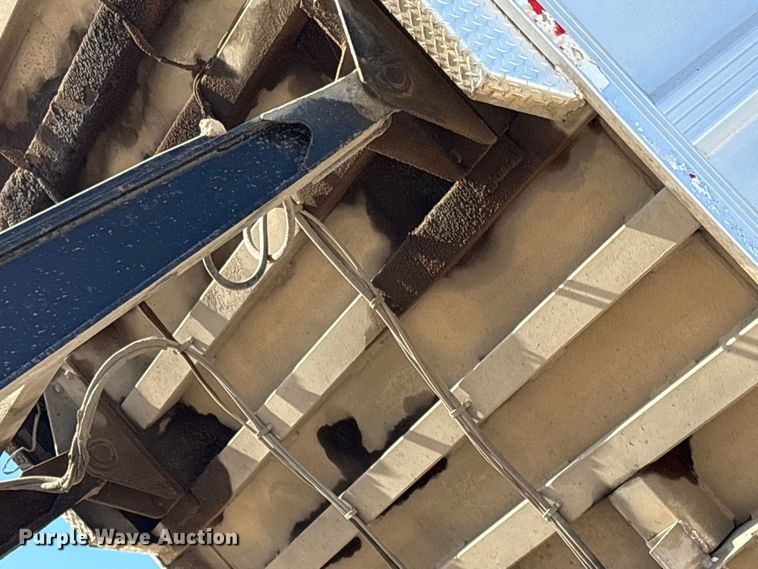 image for item FI0033 2004 Trail King Ind., Inc TI-Brook Afrmo 30 end dump trailer