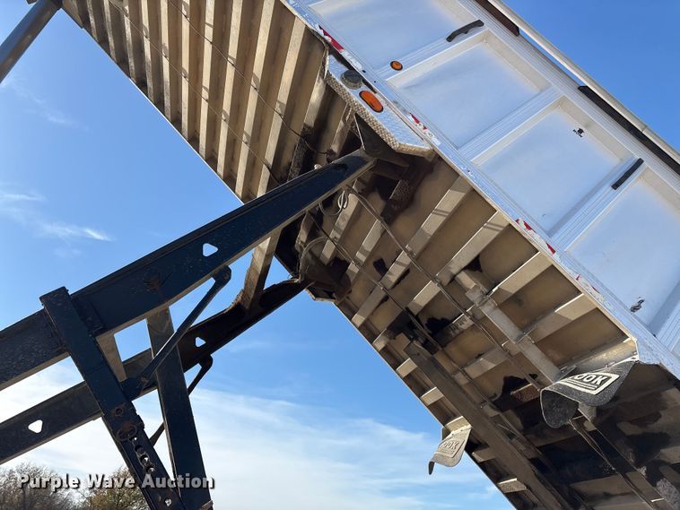 image for item FI0033 2004 Trail King Ind., Inc TI-Brook Afrmo 30 end dump trailer