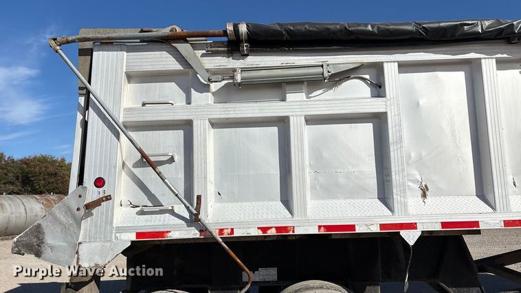 image for item FI0033 2004 Trail King Ind., Inc TI-Brook Afrmo 30 end dump trailer