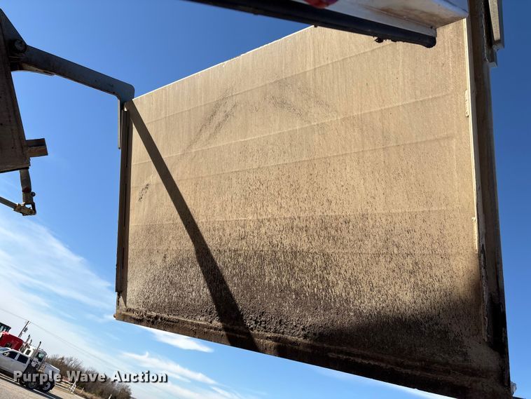 image for item FI0033 2004 Trail King Ind., Inc TI-Brook Afrmo 30 end dump trailer