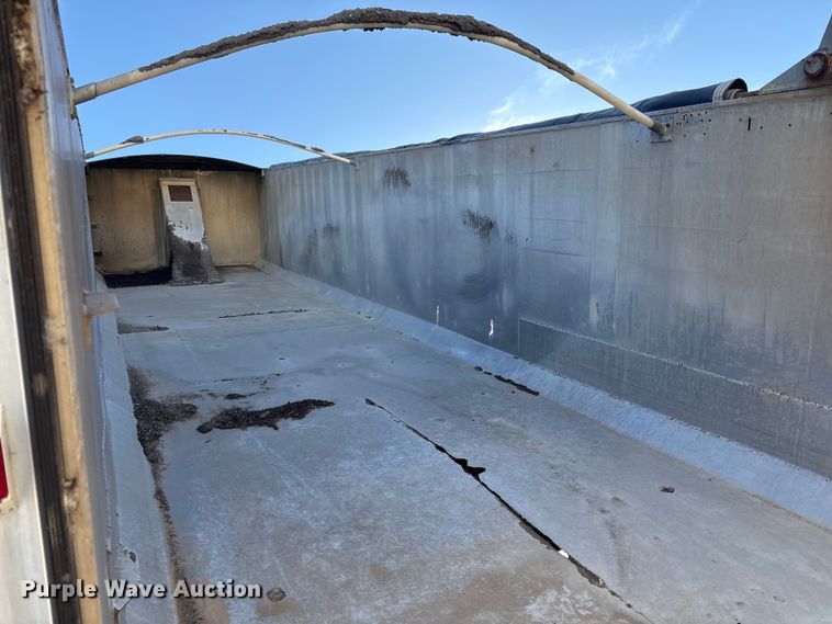 image for item FI0033 2004 Trail King Ind., Inc TI-Brook Afrmo 30 end dump trailer