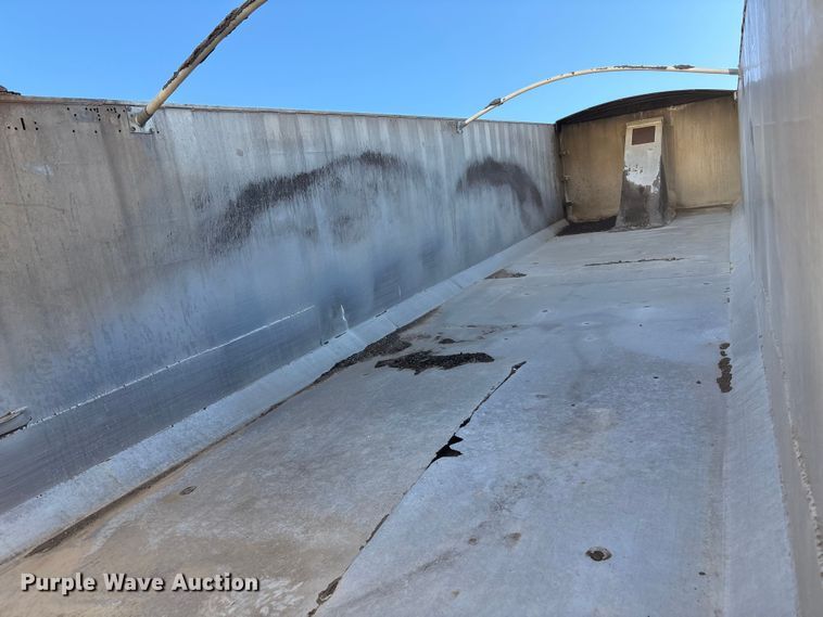 image for item FI0033 2004 Trail King Ind., Inc TI-Brook Afrmo 30 end dump trailer