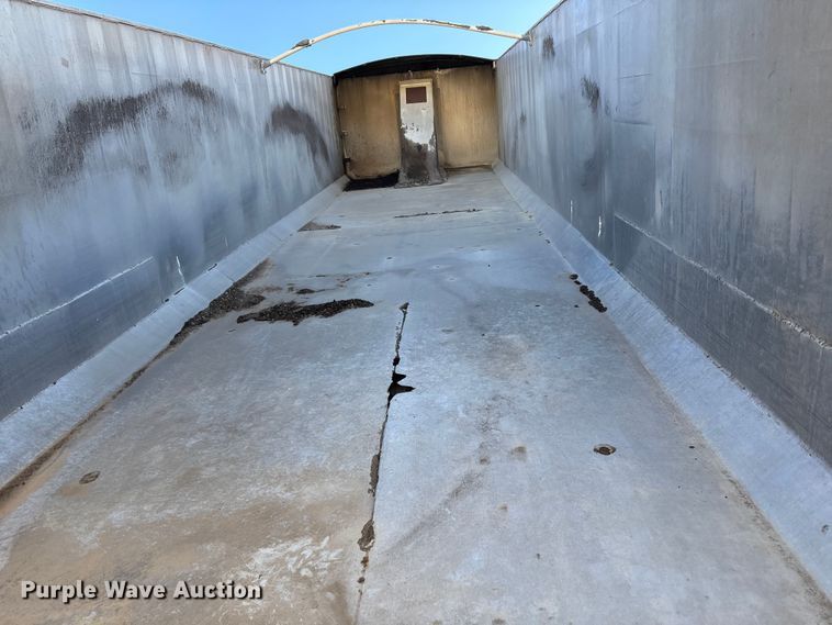 image for item FI0033 2004 Trail King Ind., Inc TI-Brook Afrmo 30 end dump trailer