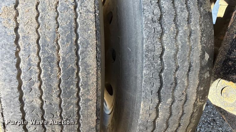 image for item FI0033 2004 Trail King Ind., Inc TI-Brook Afrmo 30 end dump trailer