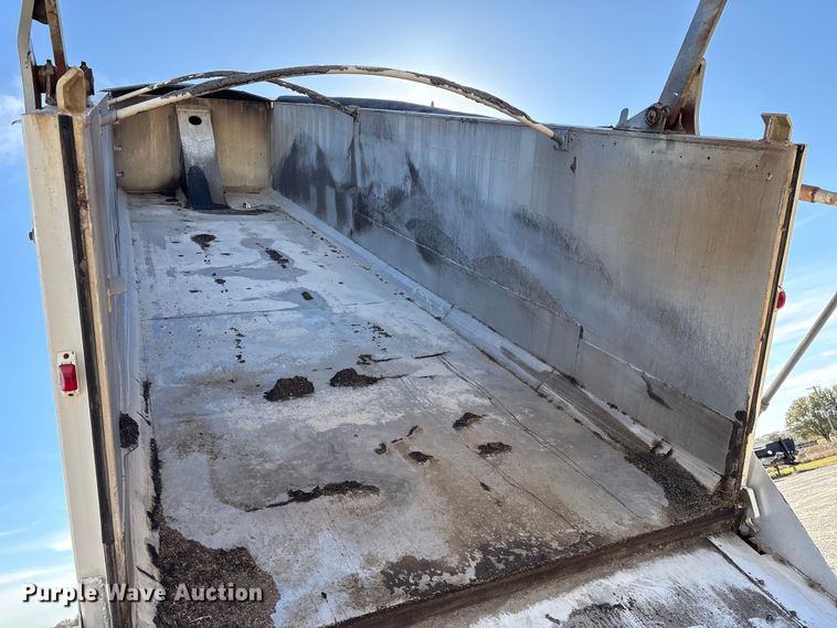 image for item FI0034 2004 Trail King Ind., Inc. TI-Brook Afrmo 30 end dump trailer