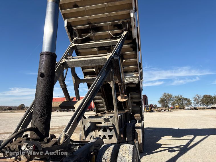 image for item FI0034 2004 Trail King Ind., Inc. TI-Brook Afrmo 30 end dump trailer