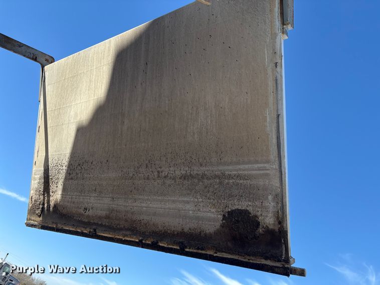 image for item FI0035 2004 Trail King Ind., Inc. T1-Brook Afrmo 30 end dump trailer