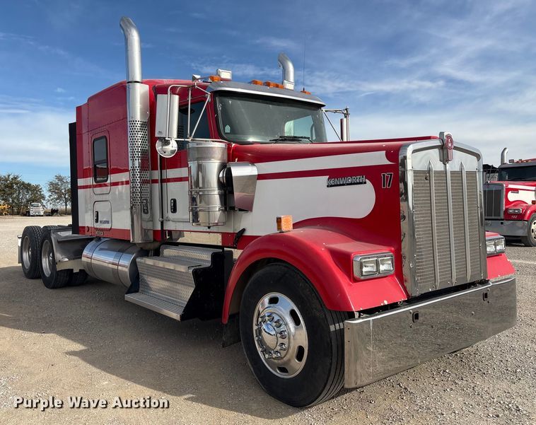 image for item FI0036 2013 Kenworth W900 semi truck