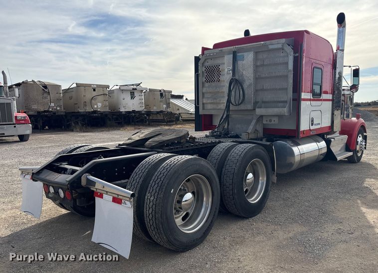image for item FI0036 2013 Kenworth W900 semi truck