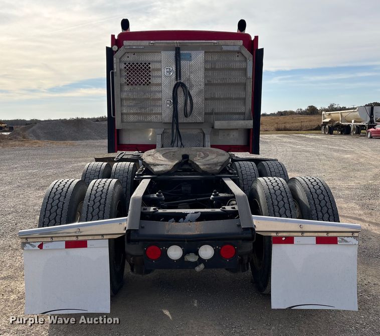 image for item FI0036 2013 Kenworth W900 semi truck