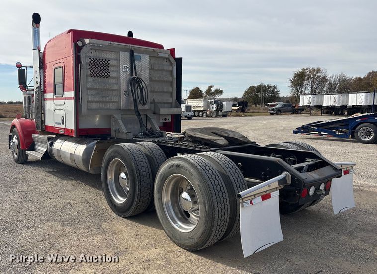 image for item FI0036 2013 Kenworth W900 semi truck