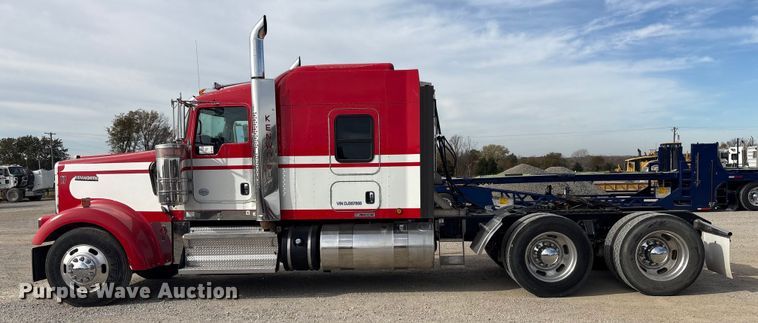 image for item FI0036 2013 Kenworth W900 semi truck