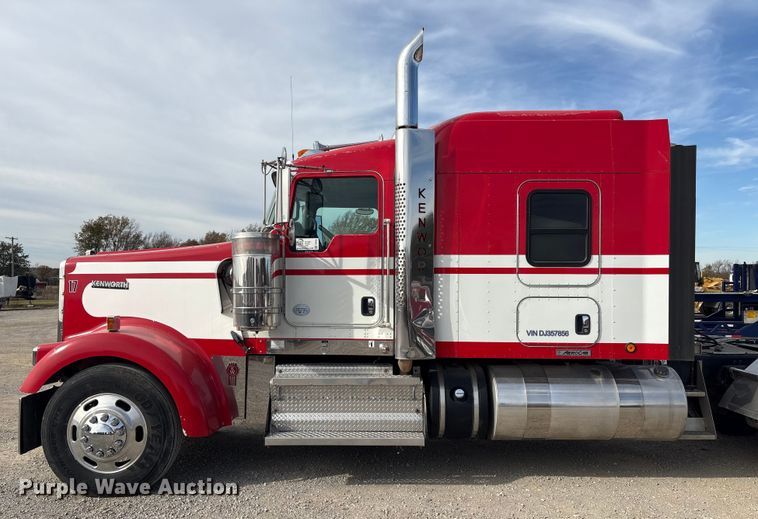 image for item FI0036 2013 Kenworth W900 semi truck