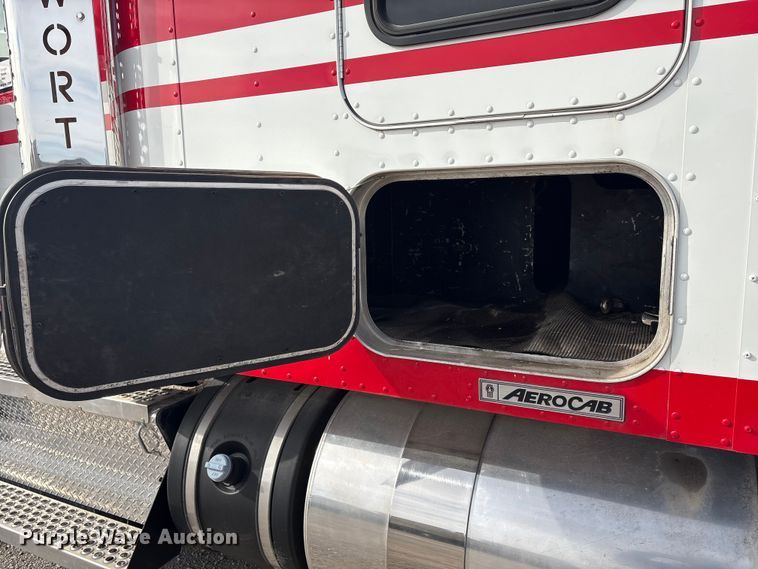 image for item FI0036 2013 Kenworth W900 semi truck