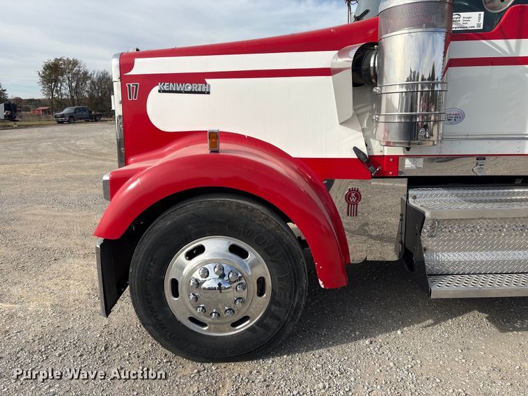 image for item FI0036 2013 Kenworth W900 semi truck