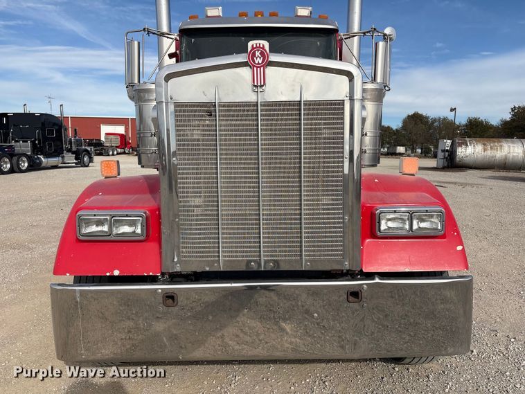 image for item FI0036 2013 Kenworth W900 semi truck
