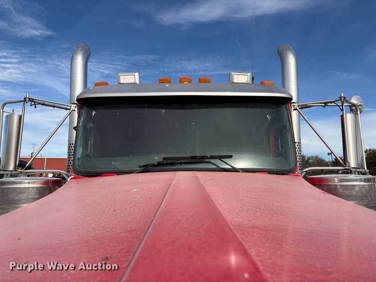 image for item FI0036 2013 Kenworth W900 semi truck