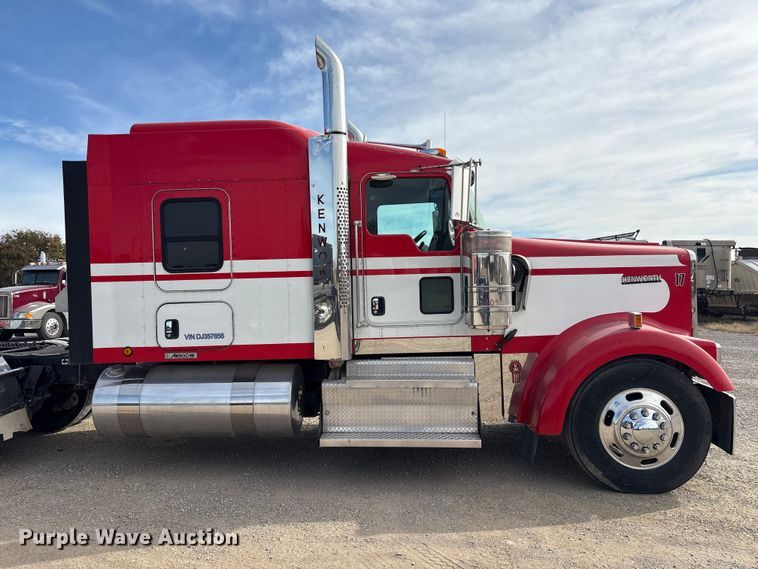 image for item FI0036 2013 Kenworth W900 semi truck