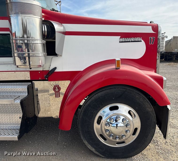 image for item FI0036 2013 Kenworth W900 semi truck