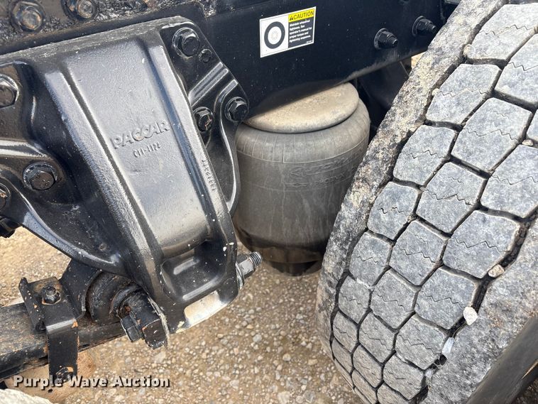 image for item FI0036 2013 Kenworth W900 semi truck