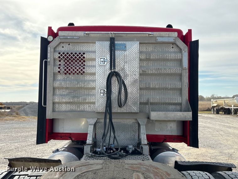 image for item FI0036 2013 Kenworth W900 semi truck