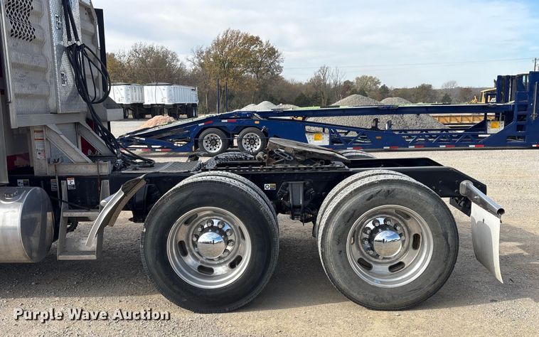 image for item FI0036 2013 Kenworth W900 semi truck